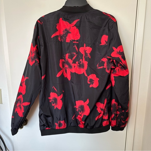 Black and red men’s zip up light weight jacket size medium - Picture 5 of 7